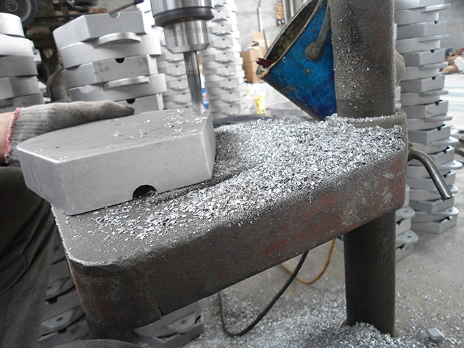 防墜器罩殼加工實景.jpg 防墜器罩殼加工實景.jpg